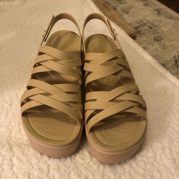 Crocs Women Brooklyn Strappy Low Wedge Bone Sandals Size 9 - Picture 6 of 13